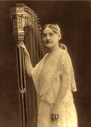Renie Henriette op Père Lachaise