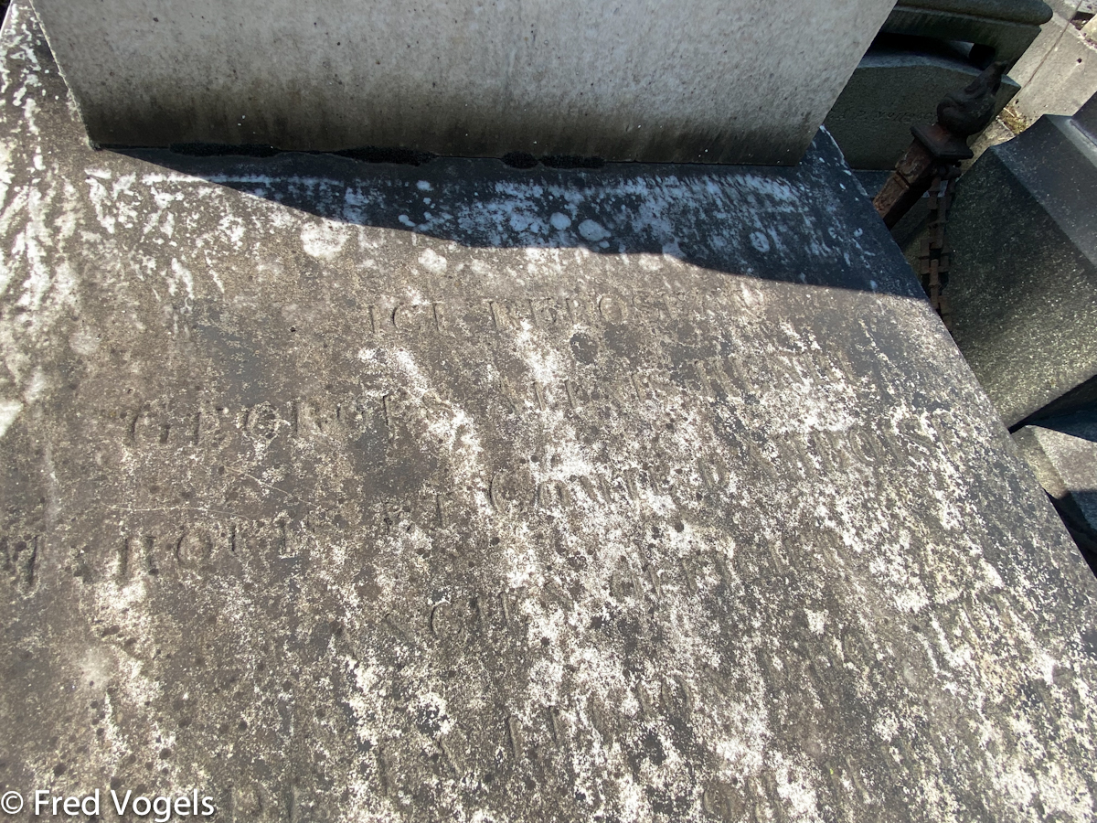 Pere Lachaise 2021-339.jpg