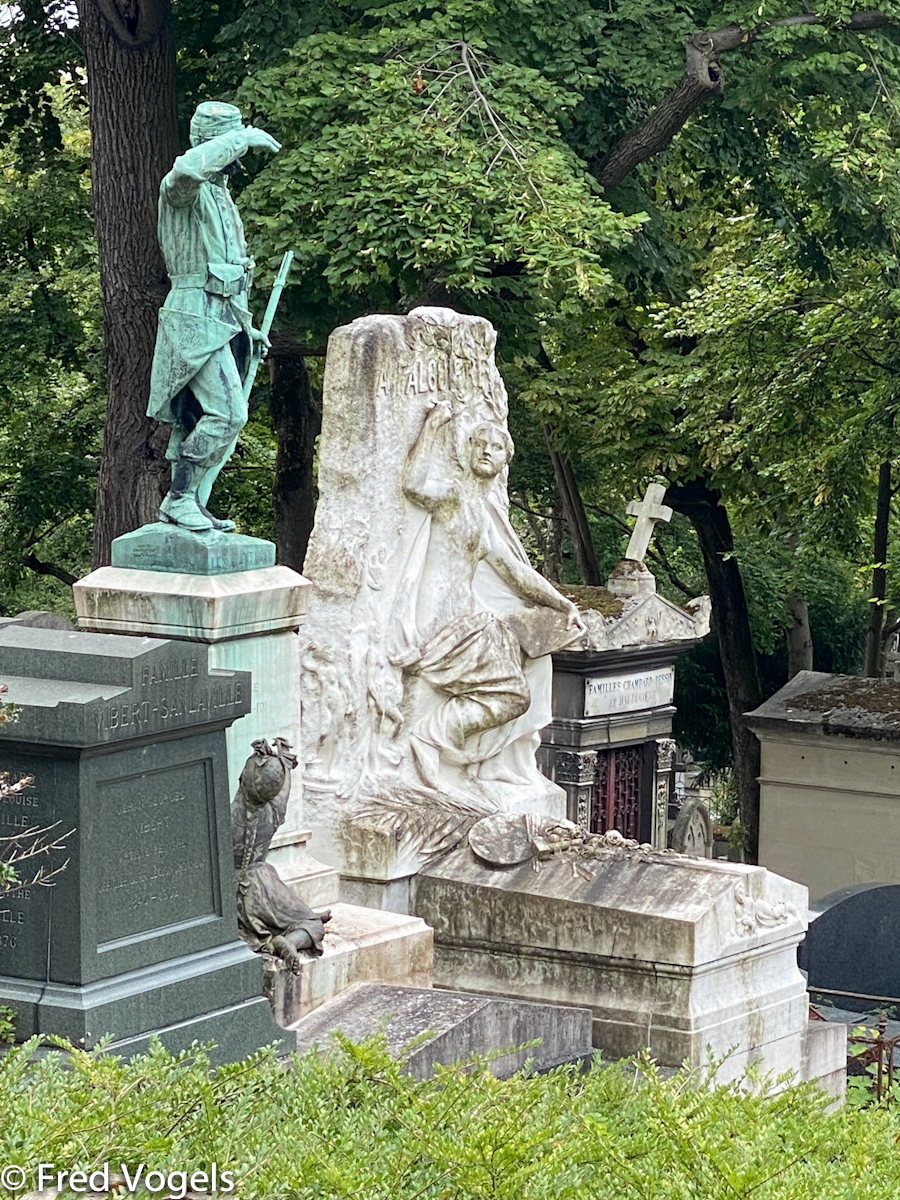 Visit Pere Lachaise 2021-395.jpg