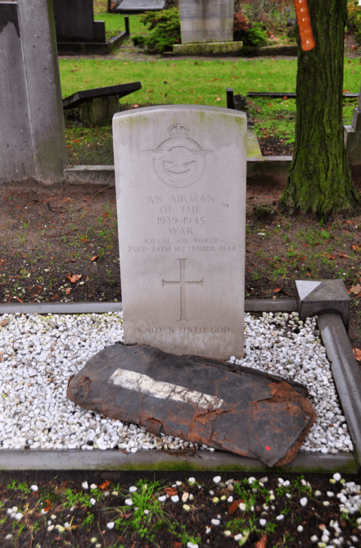 Avro Lancaster III ED470 QR-W lost at Zelhem (Hummeloseweg 39) on 23-09-1944