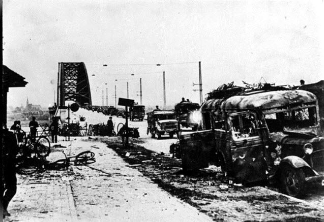 Guards Armoured Division (UK) roll across the river
