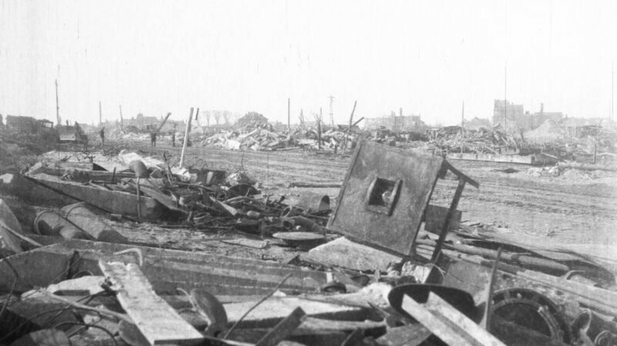 Honderden slachtoffers bij bombardement op Breskens