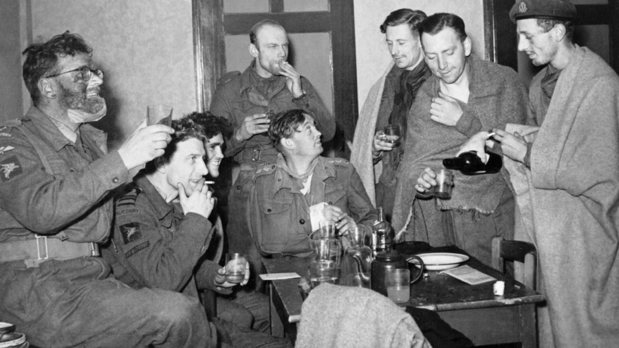 Duitsers nemen zingende krijgsgevangenen mee naar Arnhem