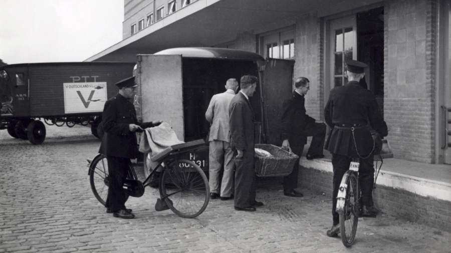 Verzet maakt miljoen buit bij overval postkantoor