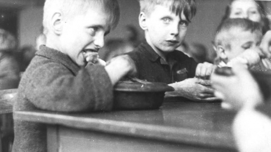 'Kinderen in Nederland overlijden aan ondervoeding'
