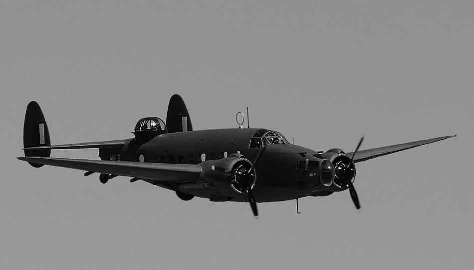Flight of Hudson  N7302 and unknown rank  unknown name on 1942-10-27
