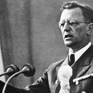 Seyss-Inquart kondigt noodtoestand af, samenscholingen verboden