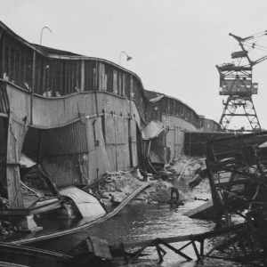 Duitsers vernielen havens Rotterdam en Amsterdam