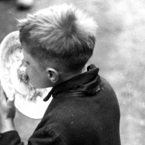'Kinderen in Nederland overlijden aan ondervoeding'