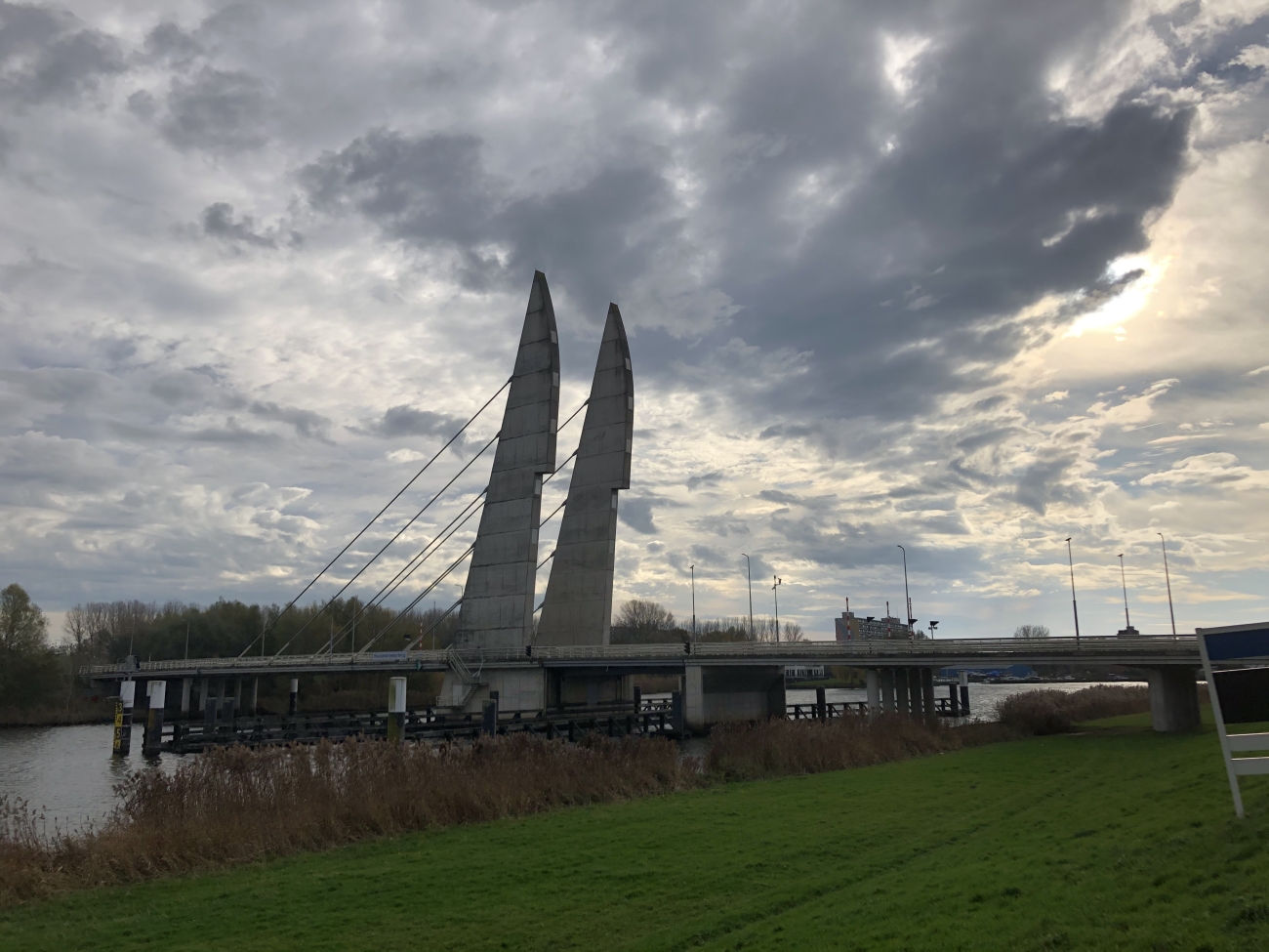 De Brug